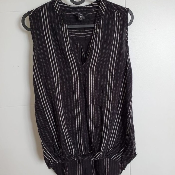 Black and white shirt - Picture 1 of 3